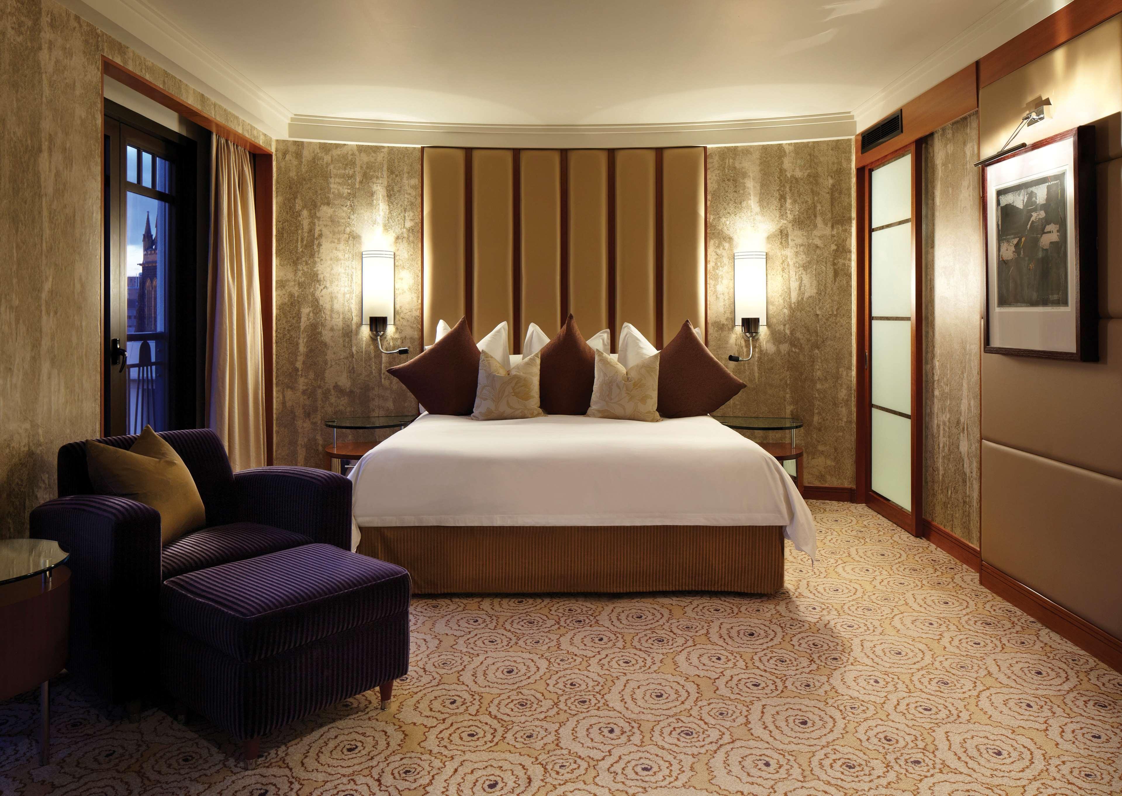 Park Hyatt Melbourne Hotel Eksteriør billede A bedroom at the Mandarin Oriental, London