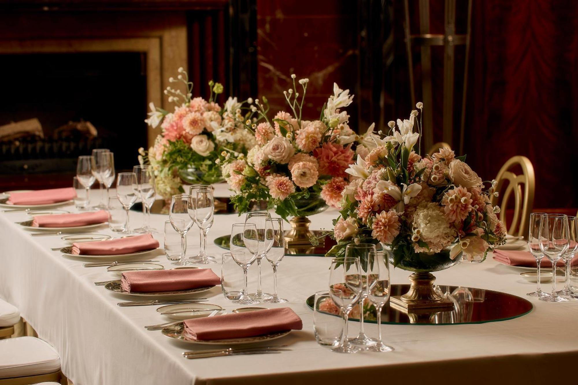 Park Hyatt Melbourne Hotel Eksteriør billede A table set for a formal dinner