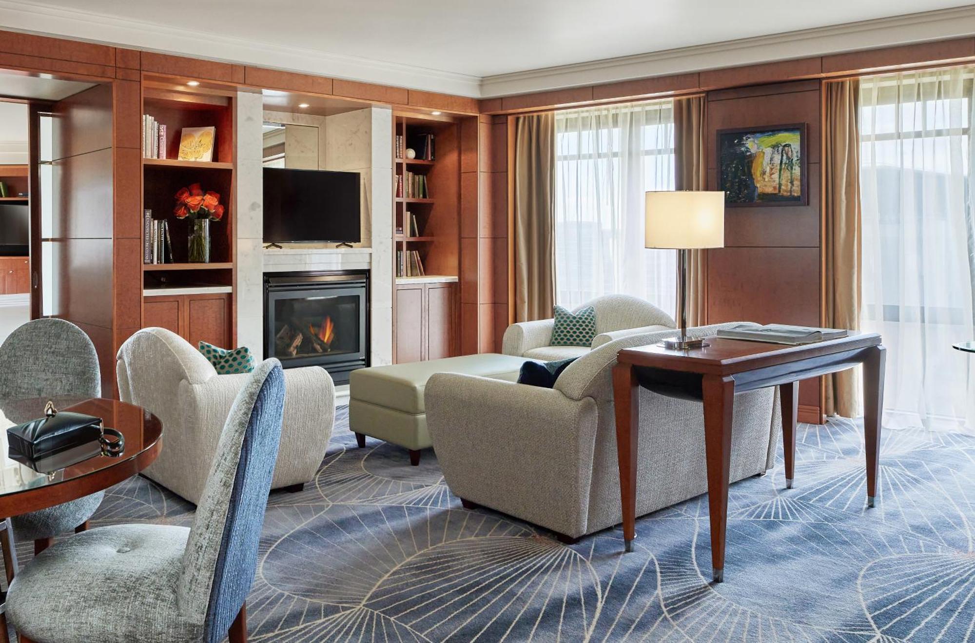 Park Hyatt Melbourne Hotel Eksteriør billede Living room of a suite at the Fairmont Olympic Hotel
