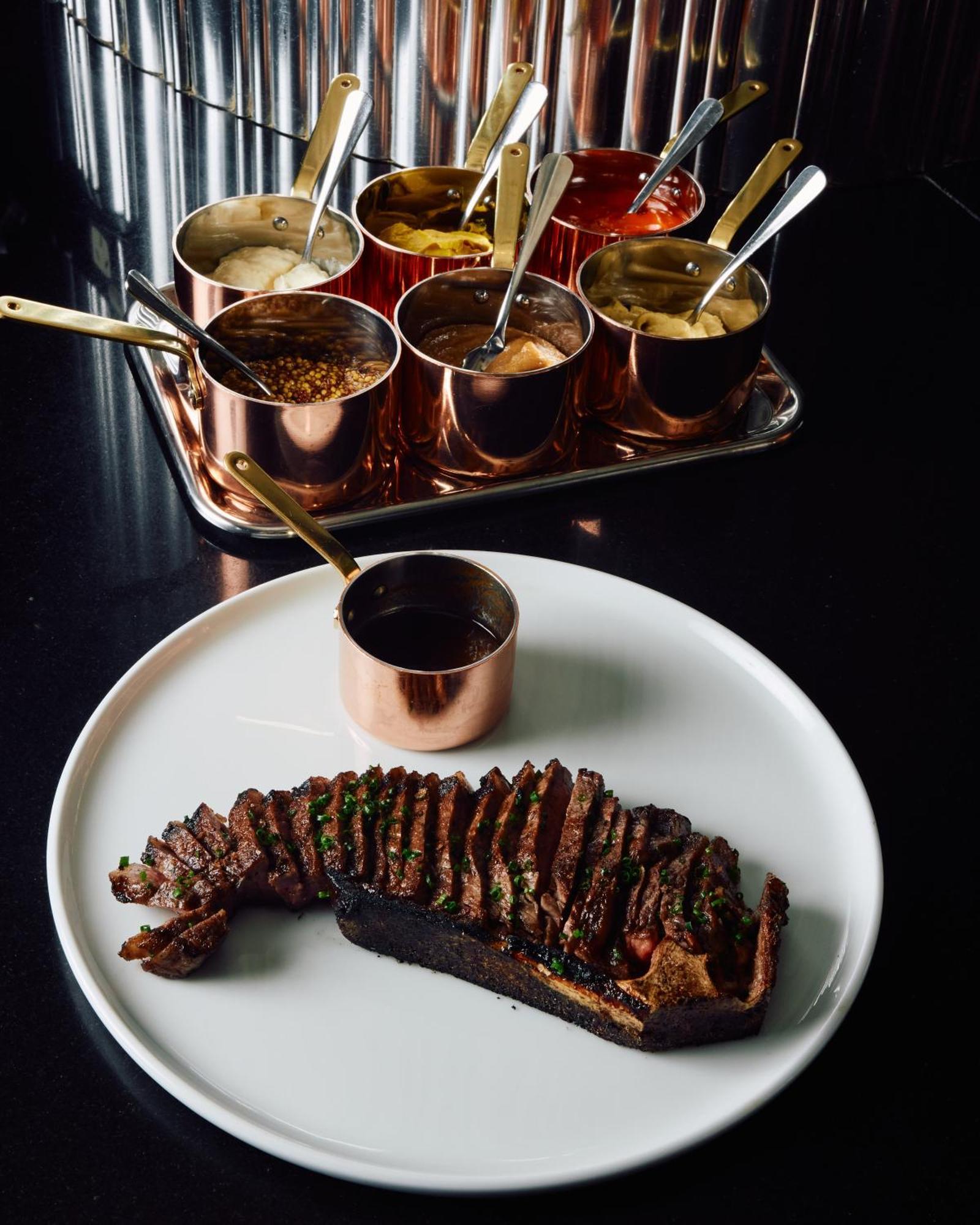 Park Hyatt Melbourne Hotel Eksteriør billede A steak at the restaurant