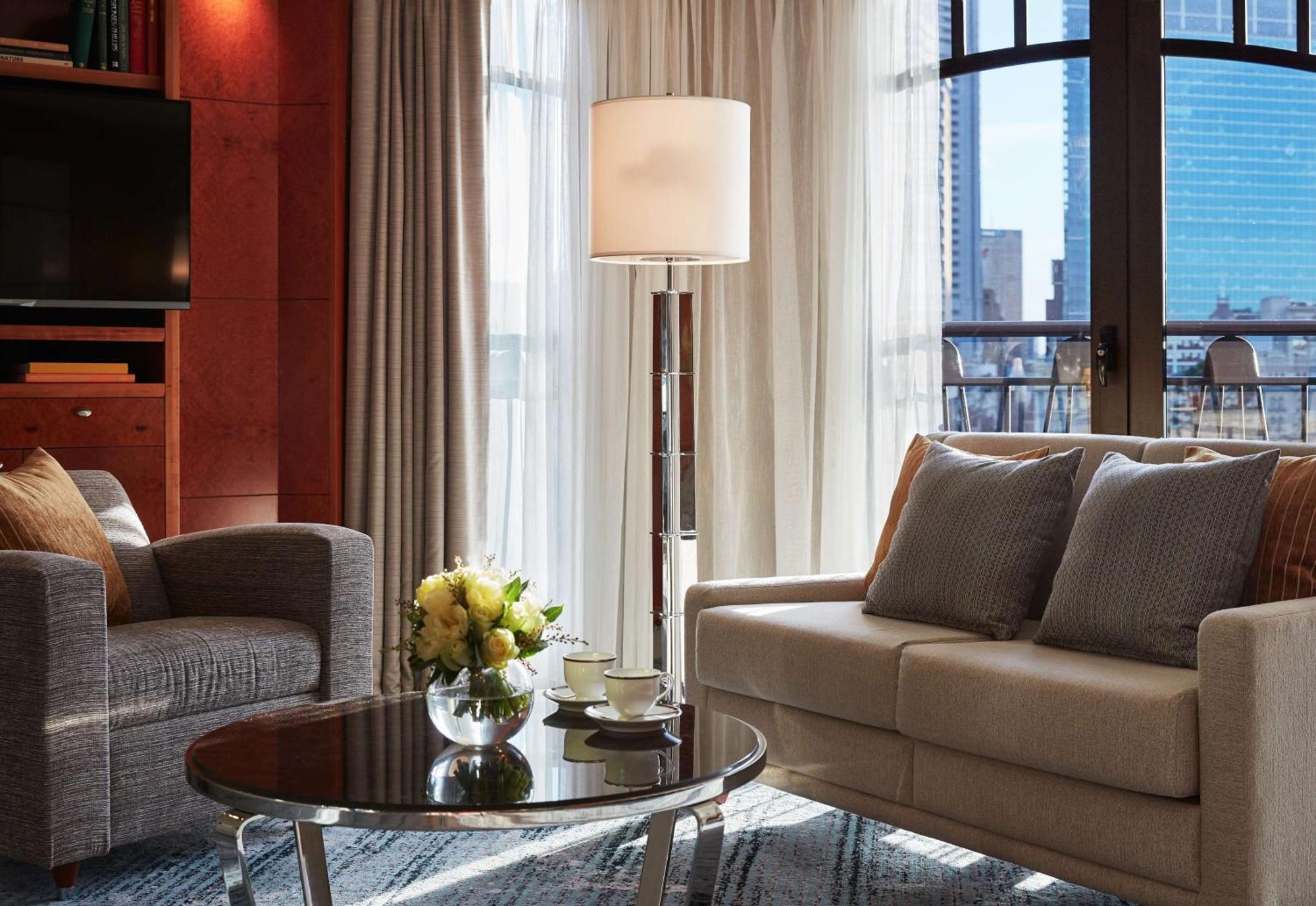 Park Hyatt Melbourne Hotel Eksteriør billede A living room at the Mandarin Oriental, New York