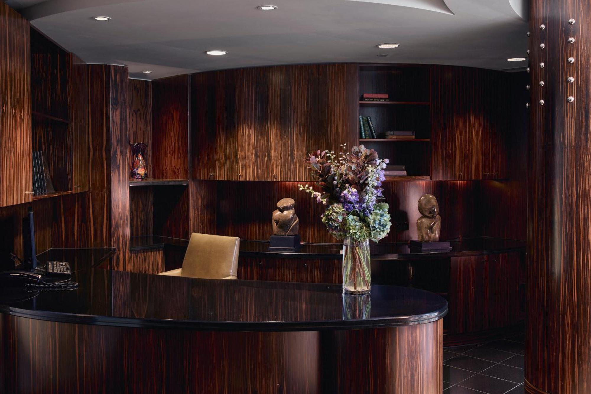 Park Hyatt Melbourne Hotel Eksteriør billede The reception desk at the hotel