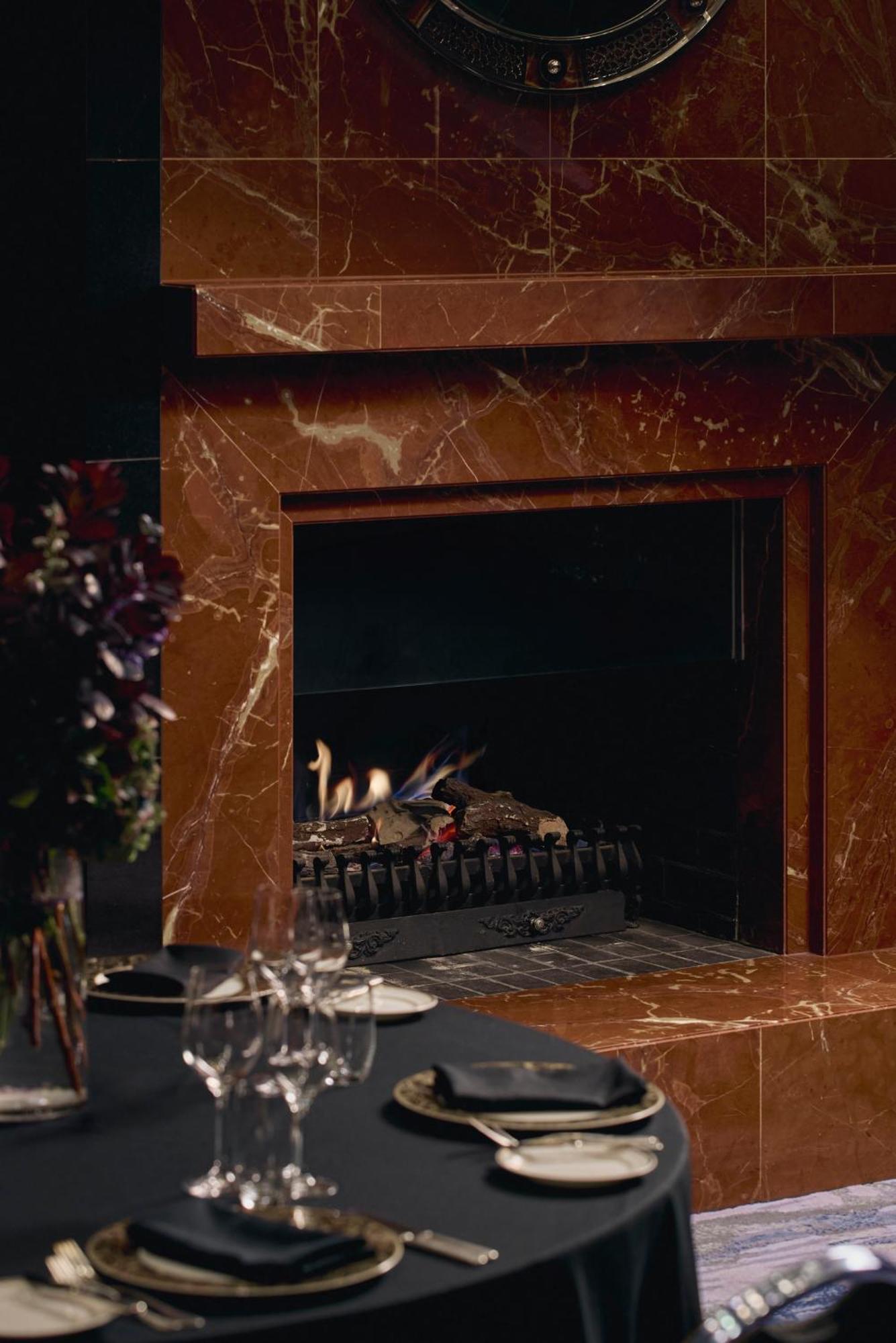 Park Hyatt Melbourne Hotel Eksteriør billede A fireplace in the White House