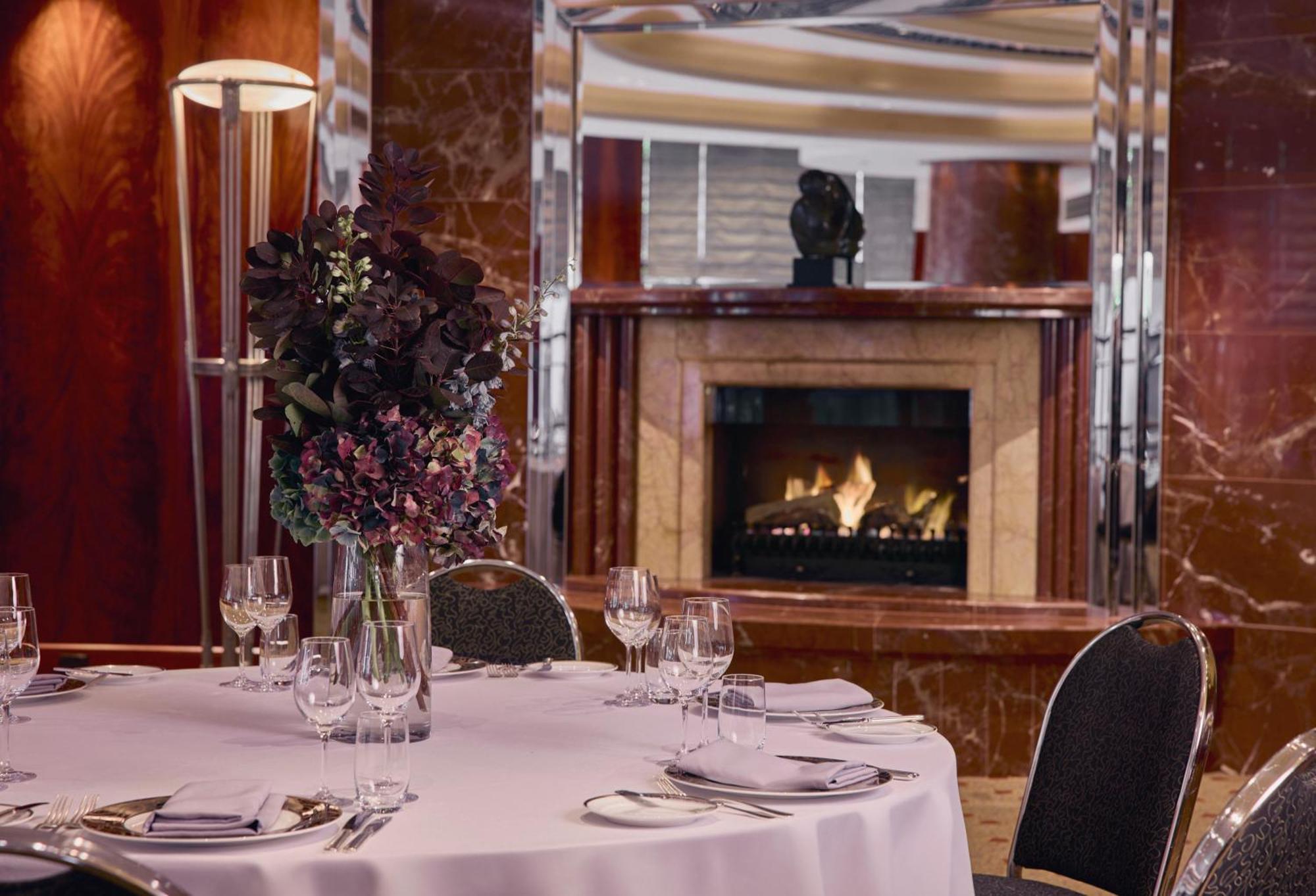 Park Hyatt Melbourne Hotel Eksteriør billede The fireplace in the restaurant